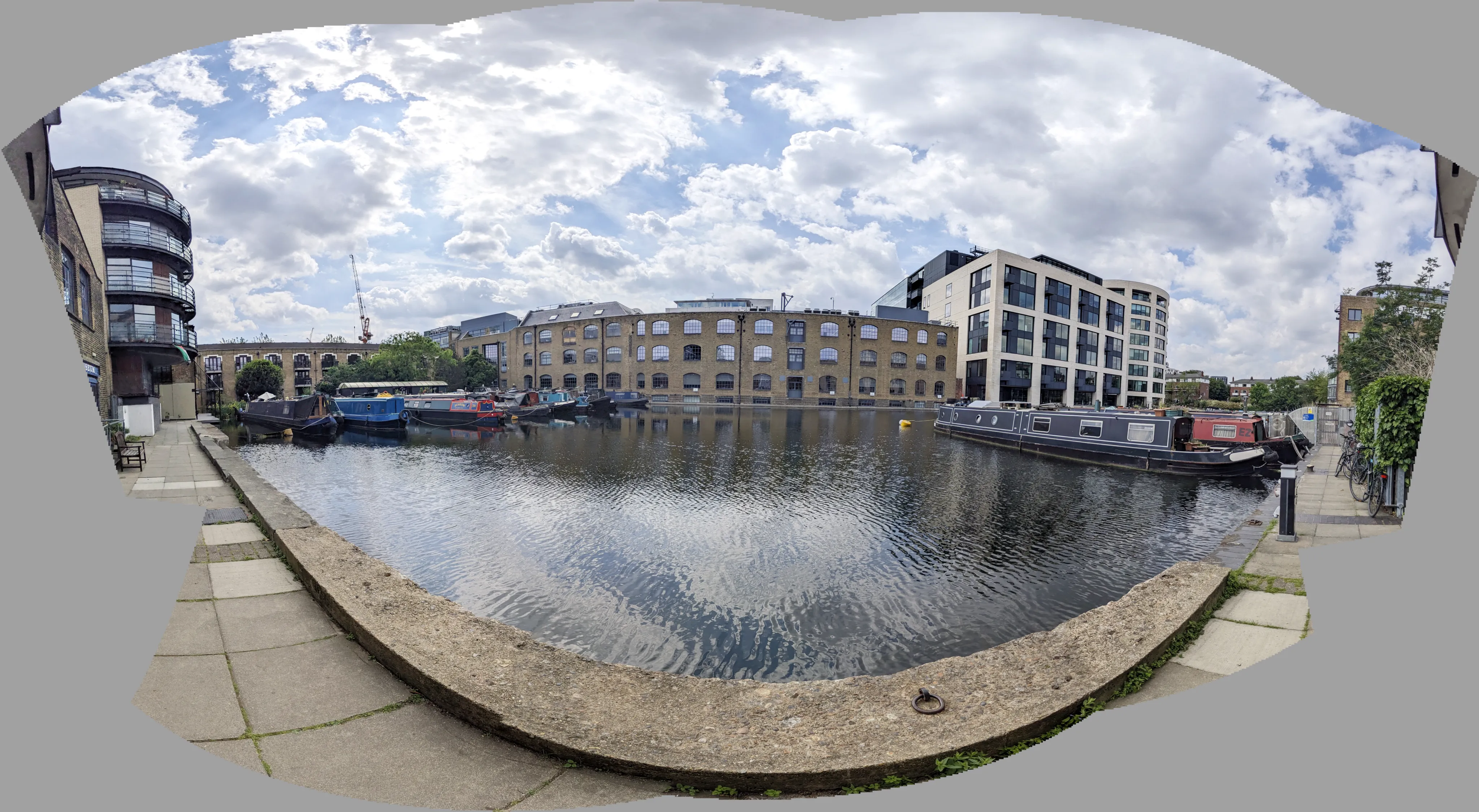 Regents Canal 51.534240879871085, -0.12042052048843987 Looking West
